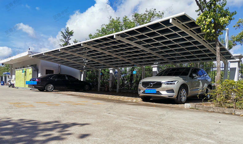 停車棚廠家到現場實拍.jpg