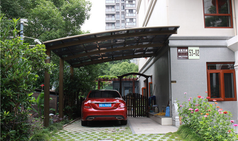 把車庫空出來改造成家庭影院，那車子停在哪里？