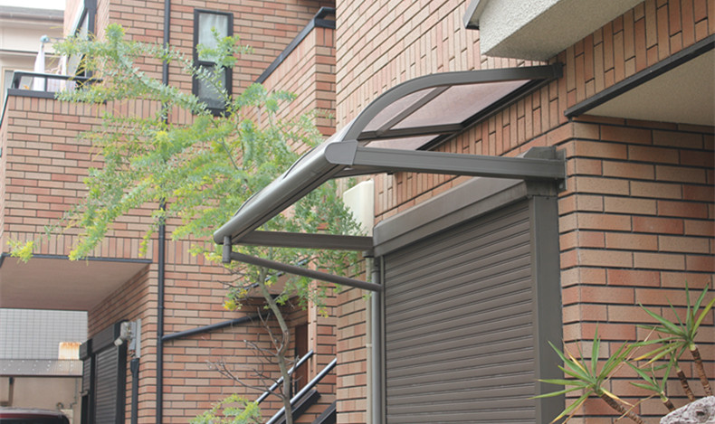 窗棚的應(yīng)該怎么清洗？