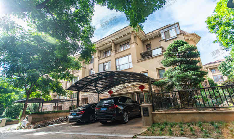 至尊卡爾別墅車(chē)棚不僅耐用還很美觀