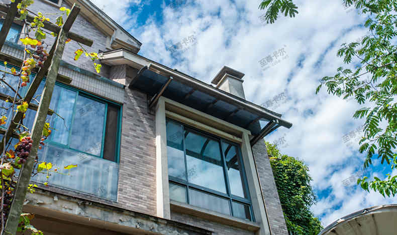 使用什么材質(zhì)的露臺(tái)棚比較好呢？——至尊卡爾