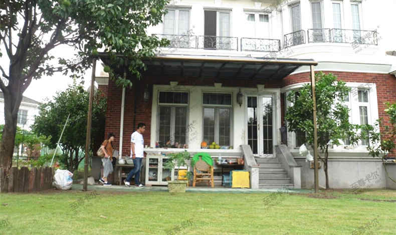 安裝至尊卡爾露臺(tái)棚、造就不一樣的生活