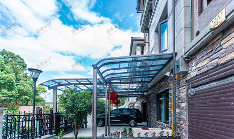 還在糾結(jié)雨棚材質(zhì)？看，他們都選擇了至尊卡爾耐力板雨棚