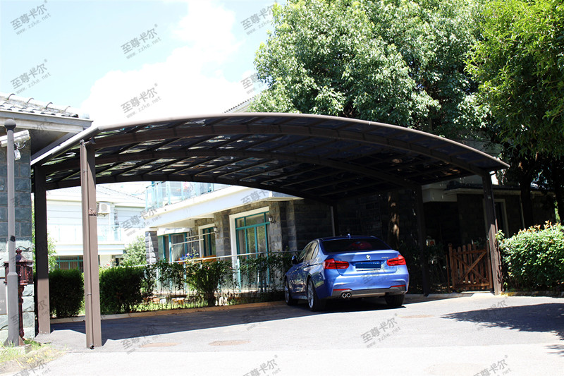搭建小轎車車棚，選擇這種材質(zhì)耐用30年