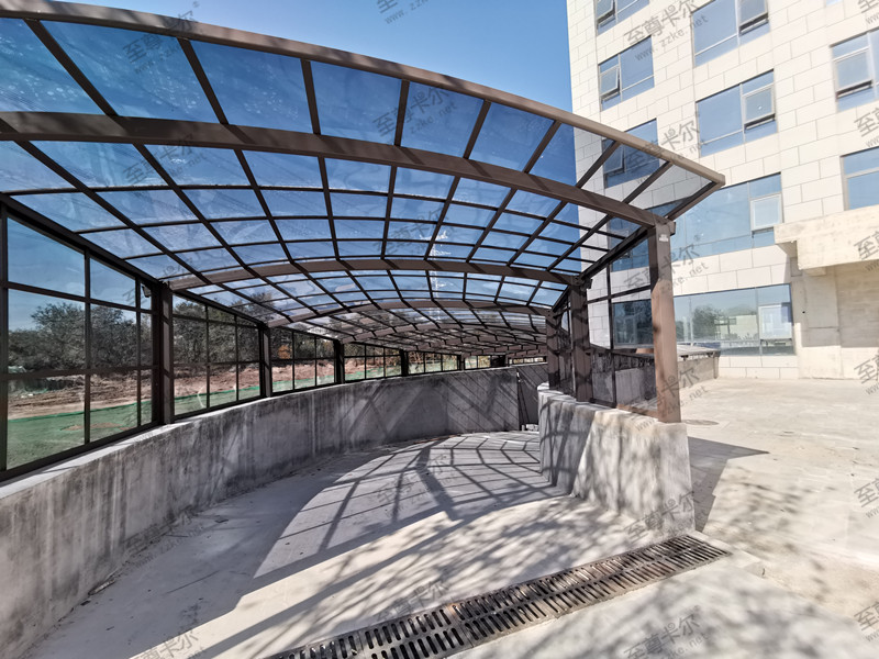 地下車庫出入口雨棚用什么材質(zhì)好，用過這種材質(zhì)的都說好！