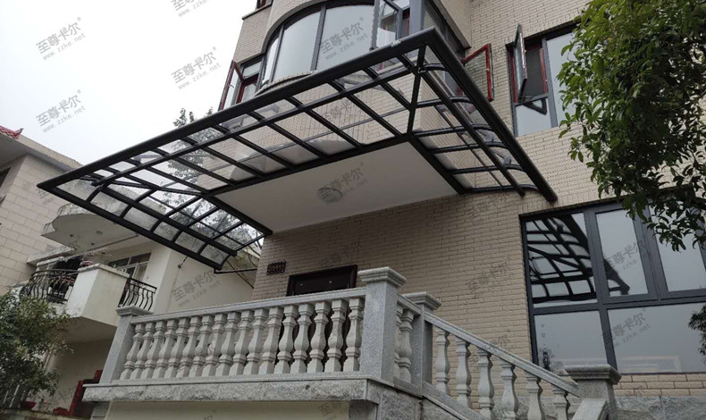 耐力板雨棚的缺點(diǎn)，耐力板雨棚使用壽命多長？