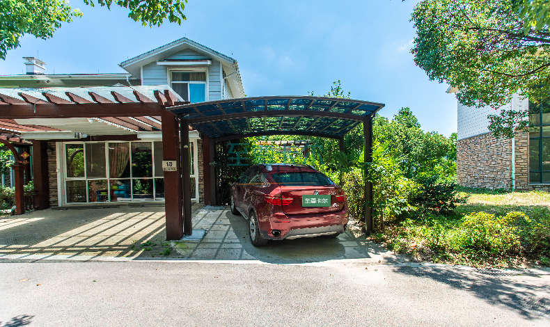 奔著“高級感”搭建的車棚，不成想，最后被專業和技術圈了粉