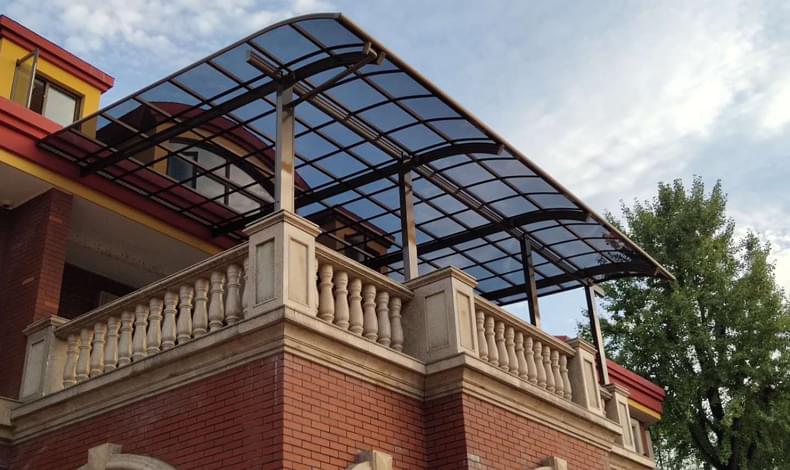 露臺遮雨棚圖片？露臺遮雨棚用什么材料？